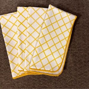 Yellow and White Checkered Cloth Napkins set of 4 16”X17” no stains